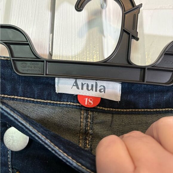 ARULA Dark Indigo Frayed Hem Cropped Jeans - Picture 3 of 5